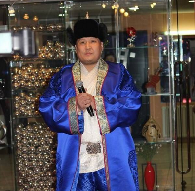 Дуучин Т.Дэлгэрмөрөн хорт хавдартай тэмцэж, фэнүүд нь сэтгэлийн хүч хайрлав